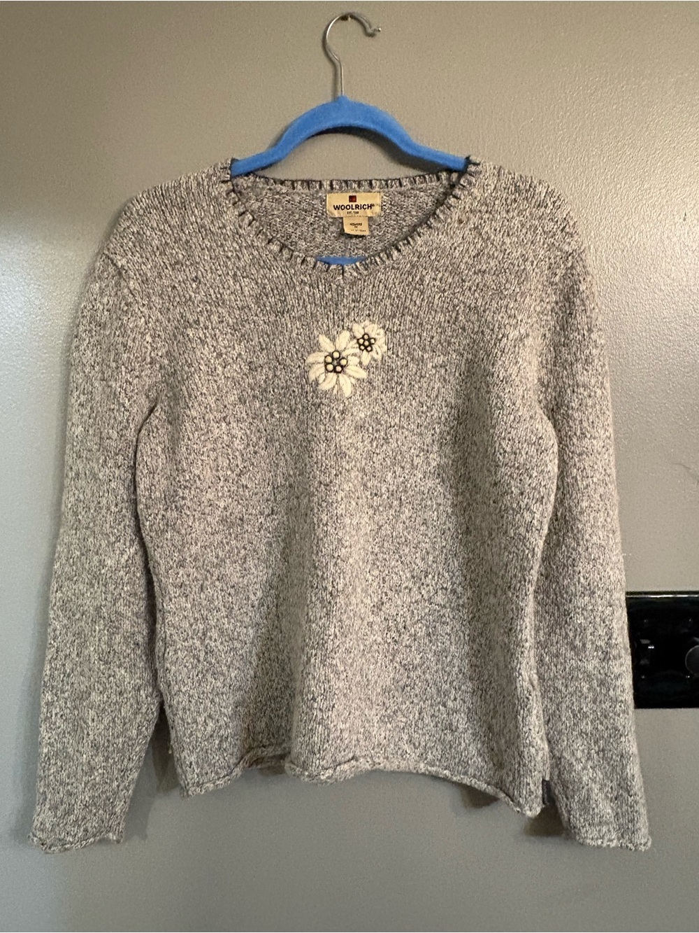 Woolrich Women's Gray Marled Crewneck  Sweater with Floral Accent size medium